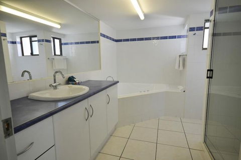Roydon Beachfront Holiday Apartments - Accommodation Bookings 11