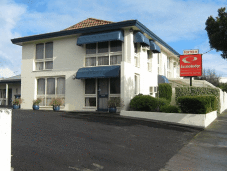 Econo Lodge Hacienda Motel