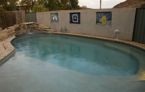 Hillsview Tourist Apartments - Accommodation Bookings 1