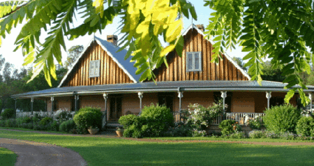 Carriages Country House - Accommodation Bookings