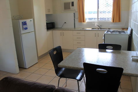 Oasis Inn Holiday Apartments - Accommodation Bookings 5