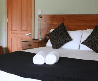 Tullah Lakeside Chalets - Accommodation Bookings