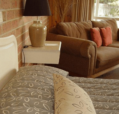 Country Roads Motor Inn - Accommodation Bookings 1