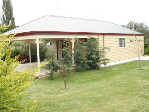 Gumtrees Cottage - Accommodation Bookings 0
