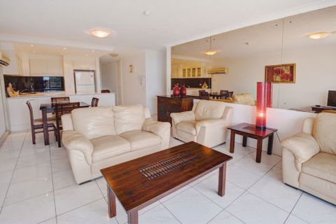 Golden Sands On Main Beach - Accommodation Bookings 6