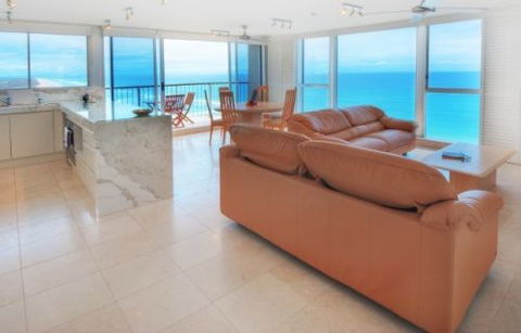 Golden Sands On Main Beach - Accommodation Bookings 8