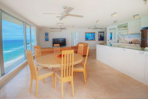 Golden Sands On Main Beach - Accommodation Bookings 9