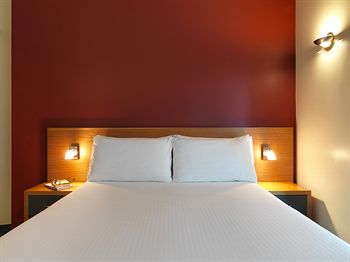 Ibis Melbourne Little Bourke Street - Accommodation Bookings 1