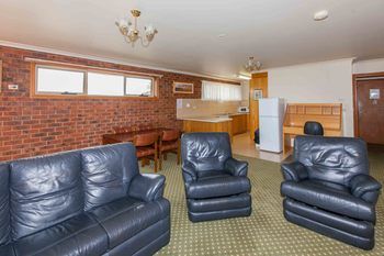 Bell Motel - Accommodation Bookings 21