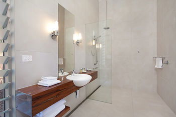 The Longhouse - Accommodation Bookings 5