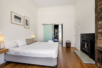 The Longhouse - Accommodation Bookings 10