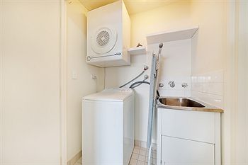 Wyndel Apartments - Apex - Accommodation Bookings 1