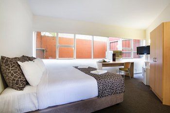 Meadow Inn Hotel-Motel - Accommodation Bookings 10