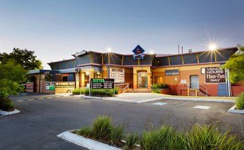 Meadow Inn Hotel-Motel - Accommodation Bookings 12