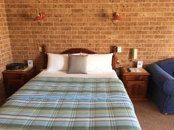 Golden Grain Motor Inn - Accommodation Bookings 8