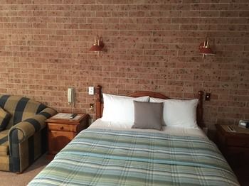 Golden Grain Motor Inn - Accommodation Bookings 10