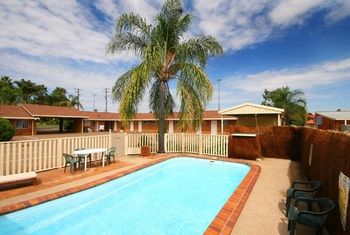Golden Grain Motor Inn - Accommodation Bookings 11
