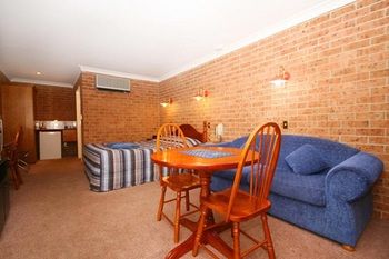 Golden Grain Motor Inn - Accommodation Bookings 18