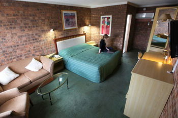 Countryman Motor Inn - Accommodation Bookings 4