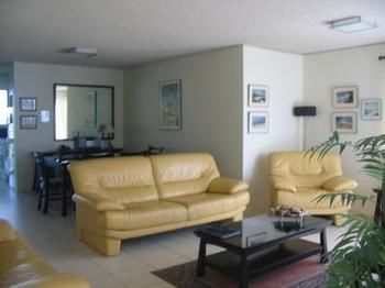 Estoril On Moffat - Accommodation Bookings 11