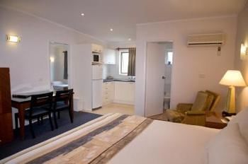 Clan Lakeside Lodge Terrigal - Accommodation Bookings 4