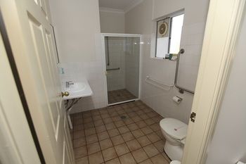 Across Country Motel And Serviced Apartments - Accommodation Bookings 5