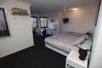 Across Country Motel And Serviced Apartments - Accommodation Bookings 9