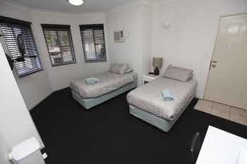 Across Country Motel And Serviced Apartments - Accommodation Bookings 17