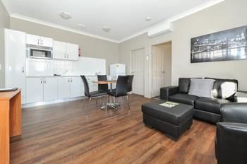 Akuna Motor Inn And Apartments - Accommodation Bookings 0