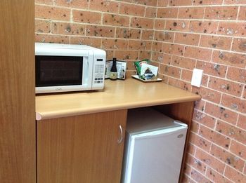 Akuna Motor Inn And Apartments - Accommodation Bookings 4