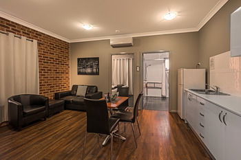 Akuna Motor Inn And Apartments - Accommodation Bookings 11