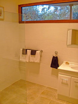 Valley Farm Vineyard Cottages - Accommodation Bookings 12