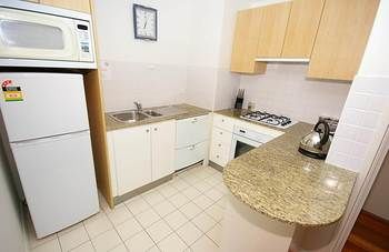 Homebush 122 Ben Furnished Apartment - Accommodation Bookings 4