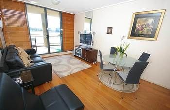 Homebush 122 Ben Furnished Apartment - Accommodation Bookings 6