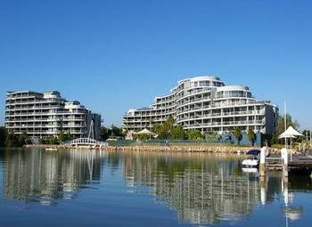 Homebush 122 Ben Furnished Apartment - Accommodation Bookings 8