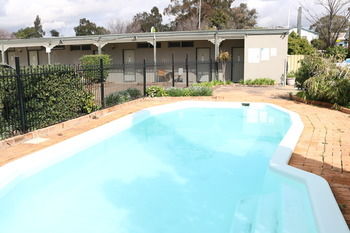 The Hermitage Motel - Accommodation Bookings 18
