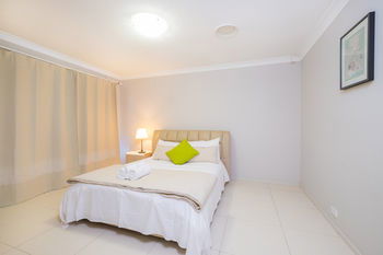 Getaway Holiday House Bankstown - Accommodation Bookings 6