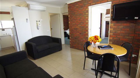 Jacaranda Motel & Holiday Units - Accommodation Bookings 1