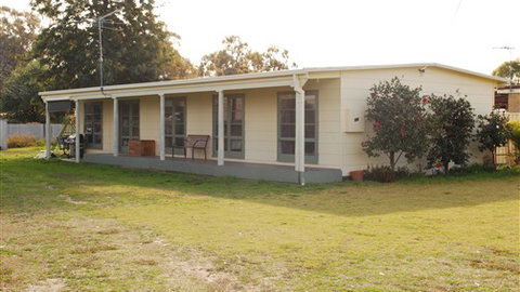 Manners In Mulwala - Accommodation Bookings 1