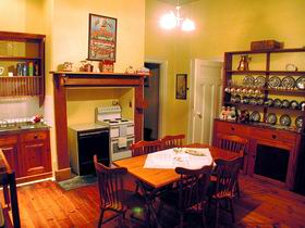 Buxton Manor - Garden And Loft Apartment - Accommodation Bookings 1