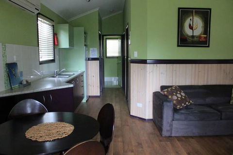 Aussie Outback Oasis Cabin & Van Village - Accommodation Bookings 1