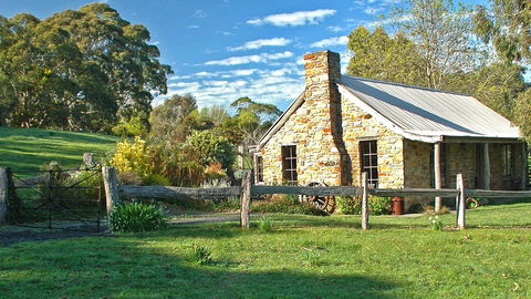 Adelaide Hills Country Cottages - Gum Tree Cottage - Accommodation Bookings 3