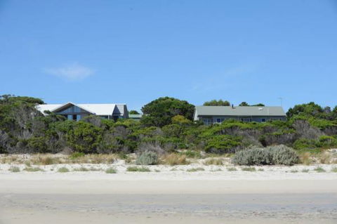 Island Beach Escape - Beachcomber - Accommodation Bookings 1