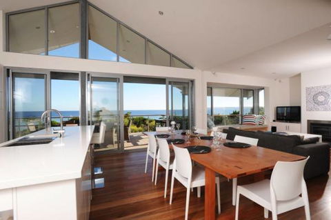 Island Beach Escape - Beachcomber - Accommodation Bookings 0