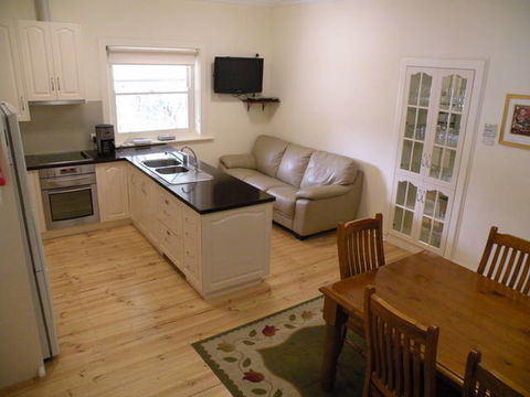 MacDonnell House (Naracoorte Cottages) - Accommodation Bookings 2