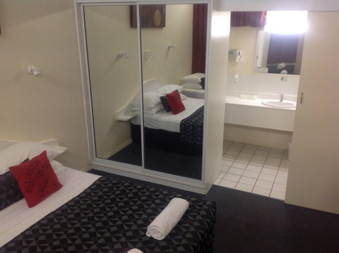 Parkside Motel & Licensed Restaurant - Accommodation Bookings 3