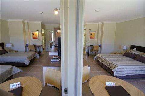 Spinifex Motel & Serviced Apartments - Accommodation Bookings 1