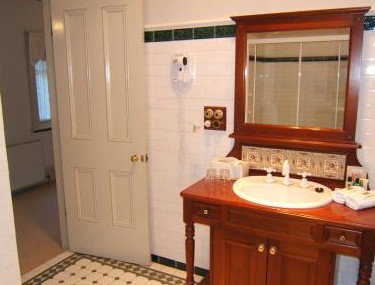 Whispering Pines - Accommodation Bookings 3