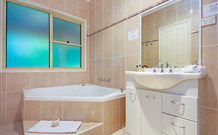 The Acreage Luxury B&B And Guesthouse - - Accommodation Bookings 1