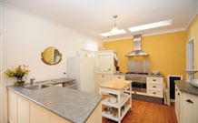 Bi J's - Accommodation Bookings 0